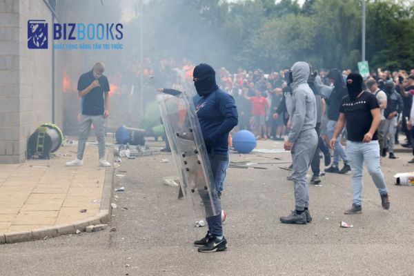 Những tác động tiêu cực của tâm lý đám đông