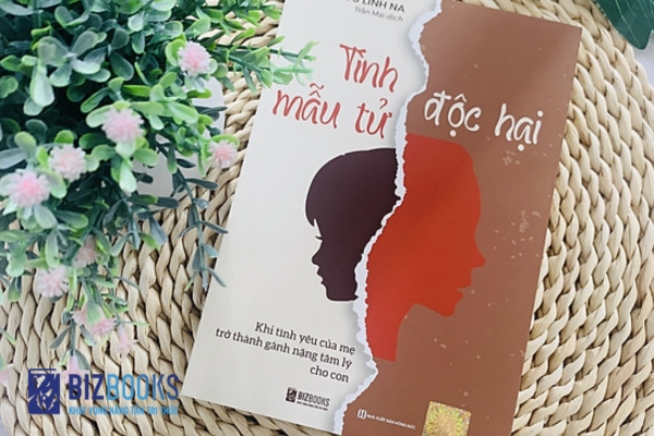 Cuốn sách “Tình mẫu tử độc hại: Khi tình yêu của mẹ trở thành gánh nặng tâm lý cho con"