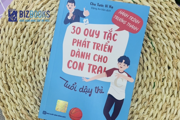 Cuốn sách “Hành Trình Phát Triển - 32 Quy Tắc Phát Triển Dành Cho Con Gái Ở Tuổi Dậy Thì"